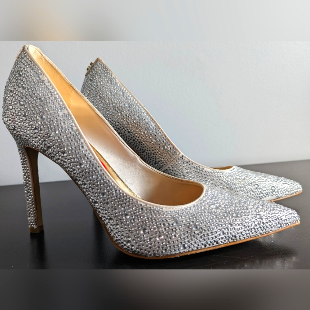 Guess high heeled shoes. Size 6